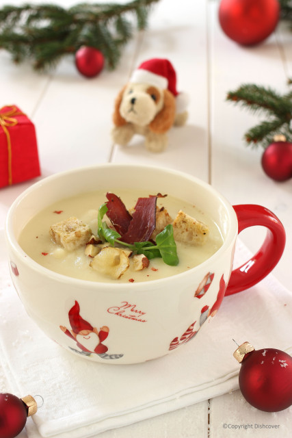 Witte kerstsoep knolseldersoep