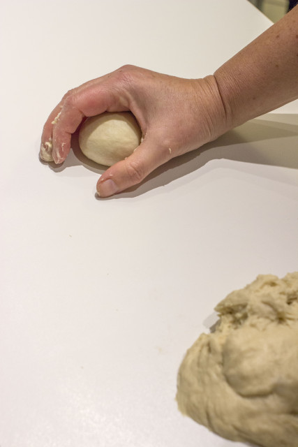 deeg Berlijnse bollen oprollen