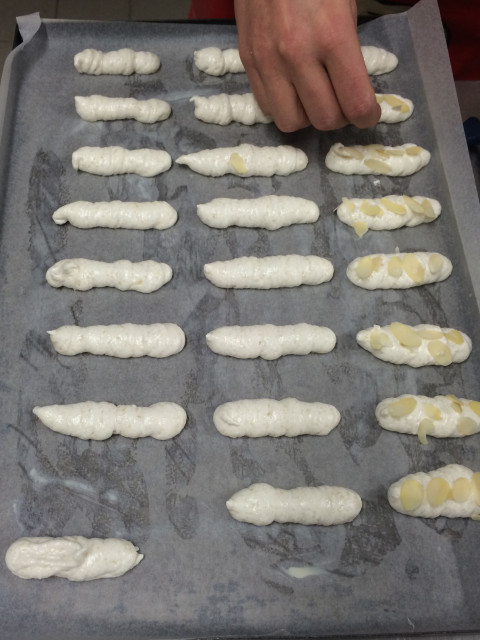 Amandelschilfers op bokkenpootjes