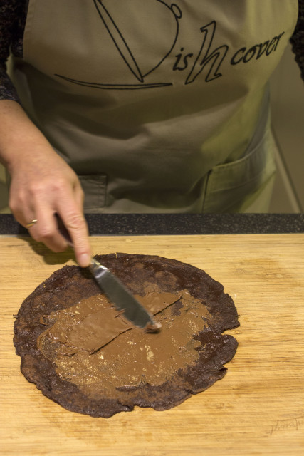 pannenkoek besmeren met choco