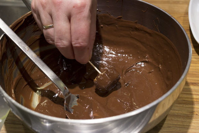 Onderdompelen kokoshartjes
