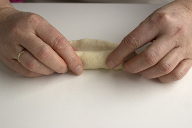 Verder oprollen sandwichdeeg