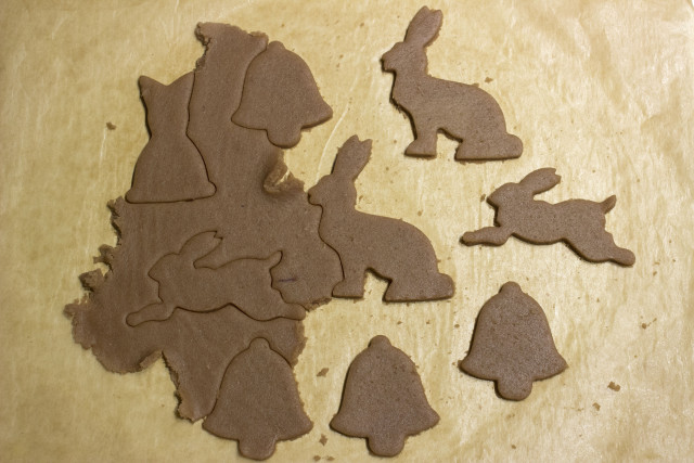 Paaskoekjes - deeg weghalen