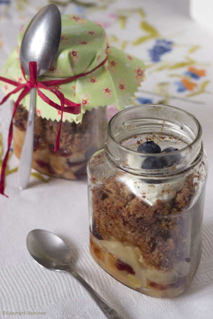 Fruit met kokoscrumble