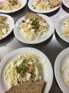 Witte kool salade met Werchterse geitenkaas