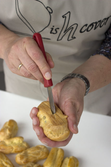 Eclairs - gaatje maken