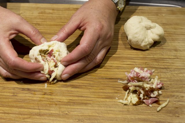 Kneden duivels lekkere broodjes