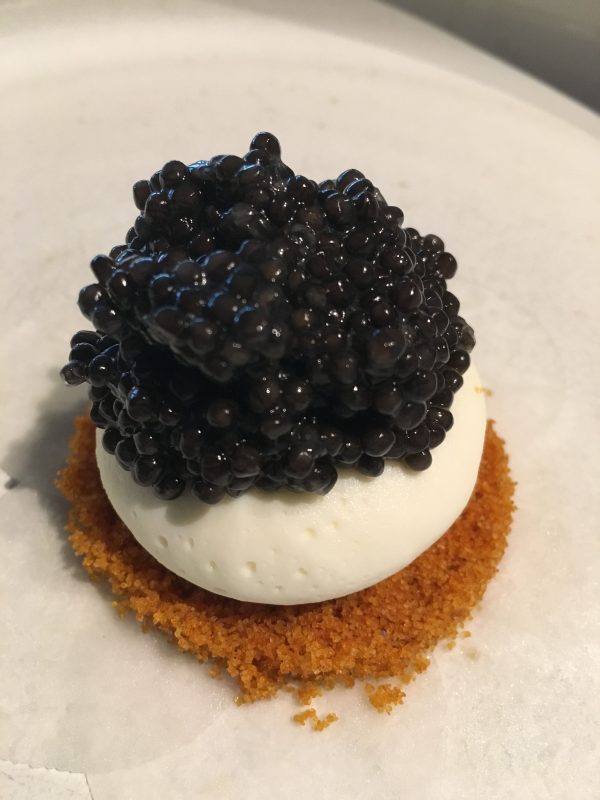 voorgerecht 2 restaurant Hertog Jan kaviaar kuit kaas