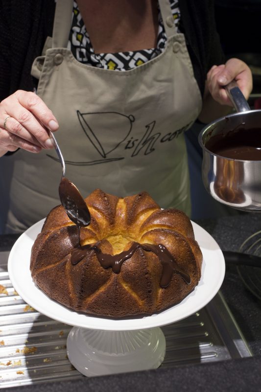 Chocoladeganache over kweeperencake