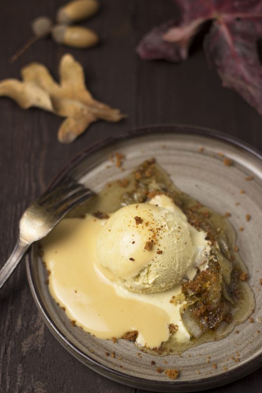 Gekonfijt witloof met peperkoek en sabayon