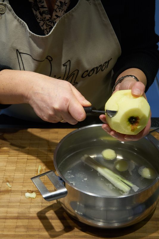Appelbloemen en worstenbollen-appelbolletjes maken