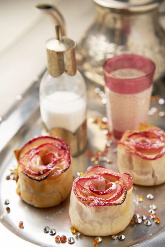 Appelroosjes met marsepein en veenbessenbcompote