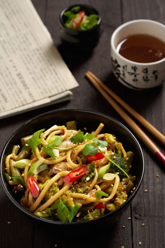 Udon noedels met geroerbakte groenten