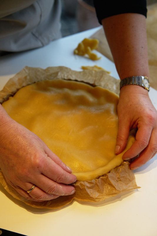 Tarte Tatin - Deeg naar binnen plooien