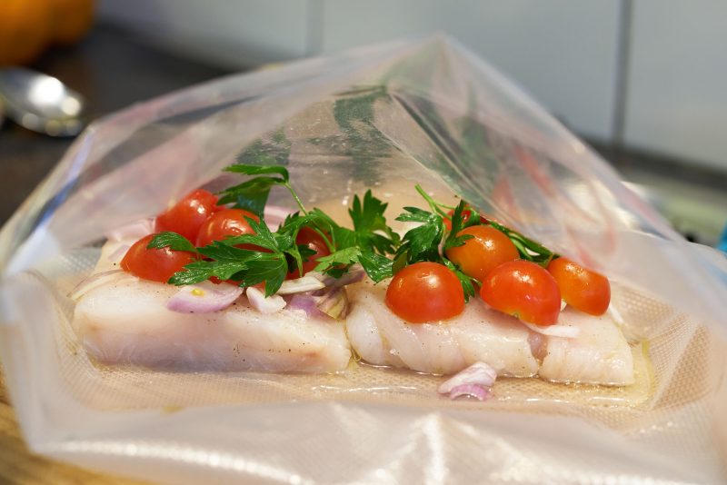 Gestoomde vis met gewokte asperges - met aromaten