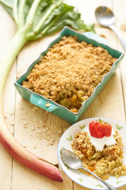 Rabarbercrumble - uitgeschept