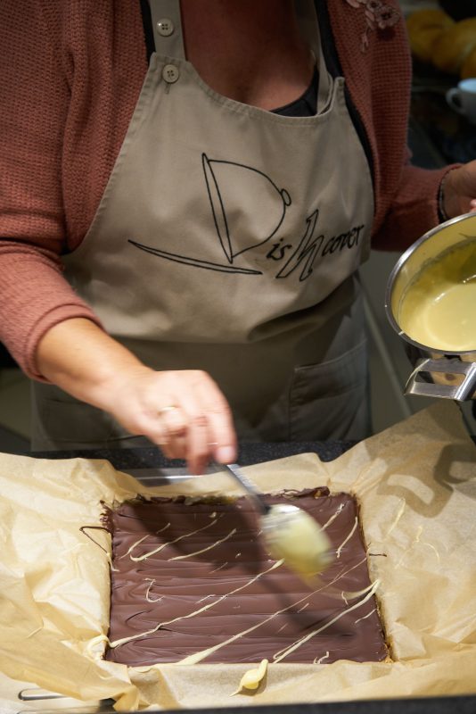 Chocolade-karamelkoek - witte chocolade