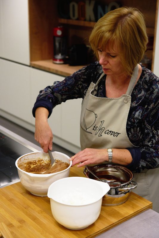 Chocoladetaart met peren - chocolade onder ruban