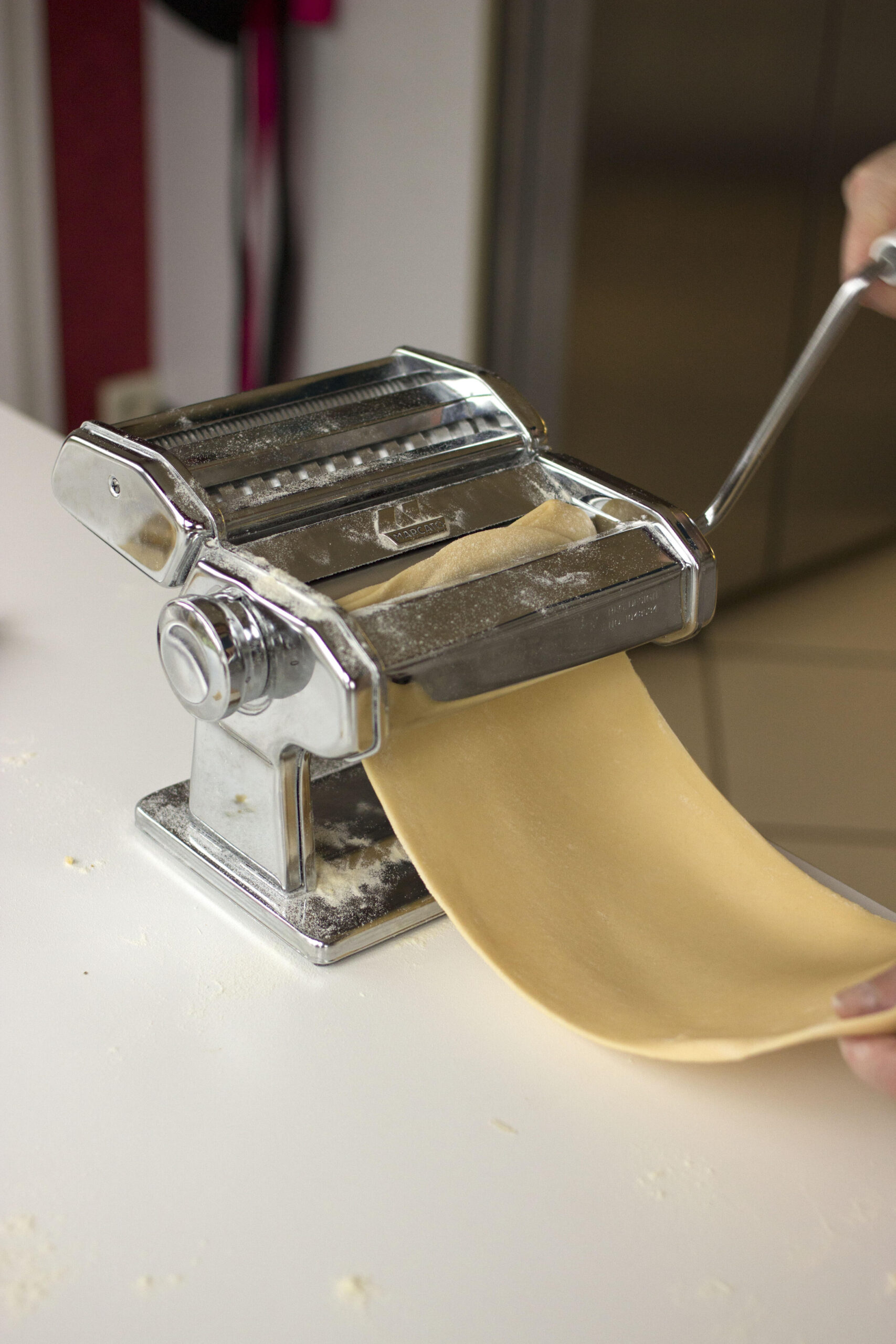 Pastadeeg uit pastamachine