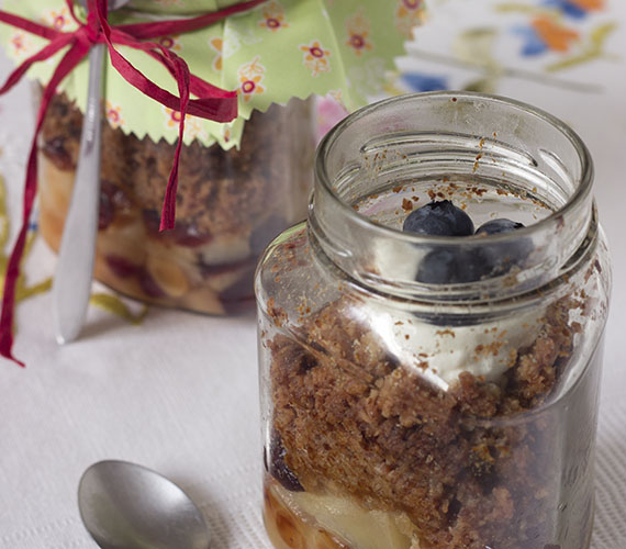 Fruit met kokoscrumble