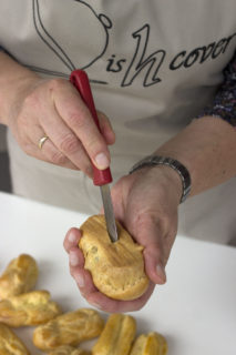 Eclairs - gaatje maken