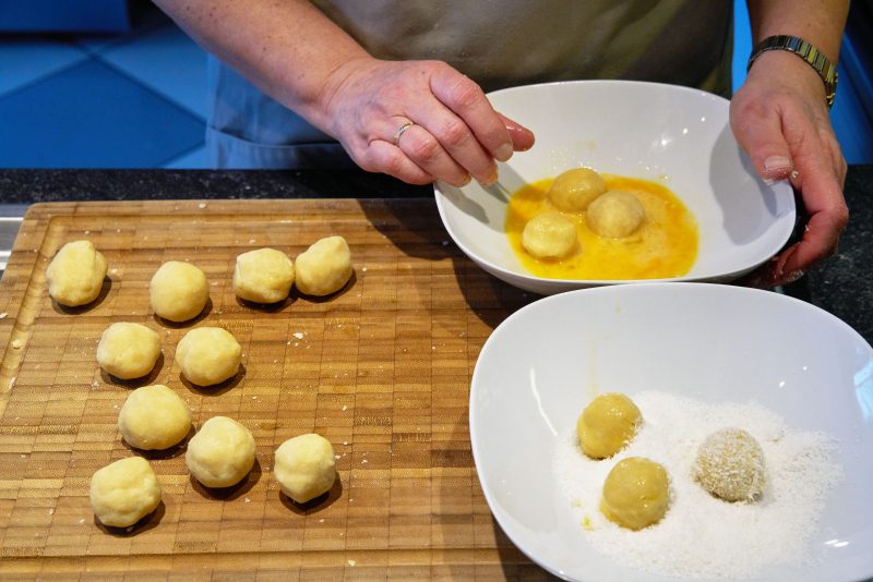 Kokoskoekjes met confituur - paneren