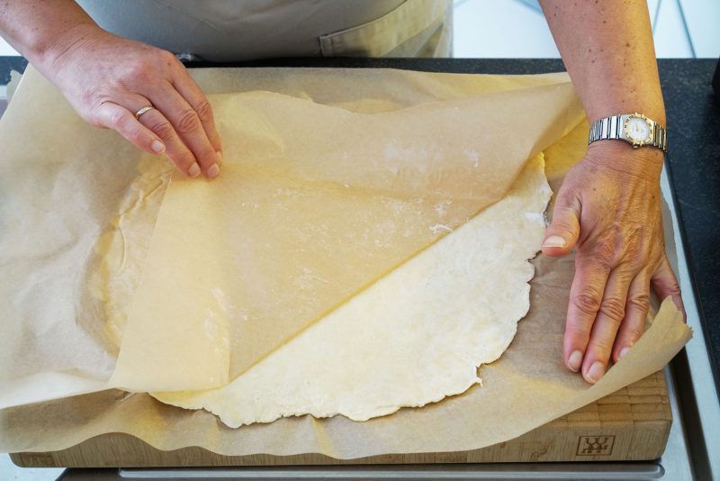 Rabarbergalette - afhalen bakpapier