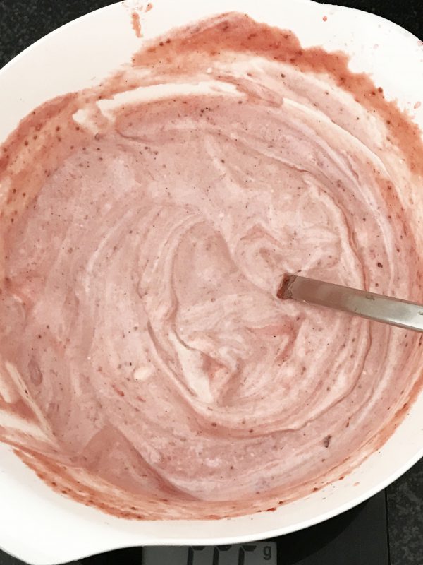 Yoghurt-aardbeiijs - gemixt