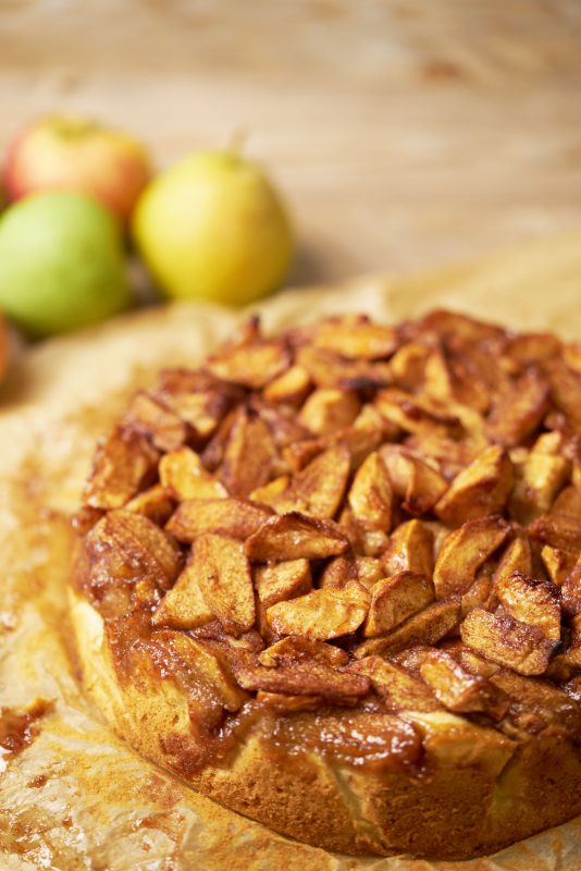 Kruidige cake met appel en peer