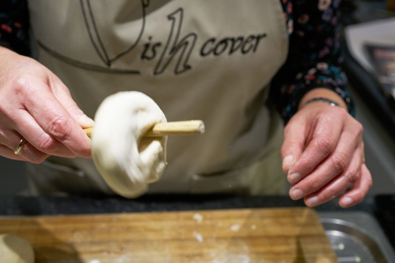 Bagels - gaatje met houten lepel