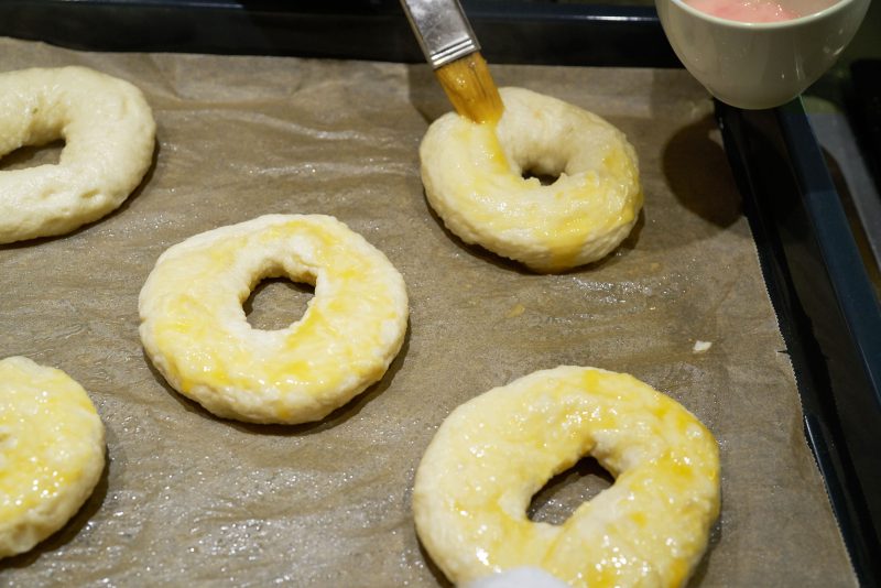 Bagels - instrijken met ei