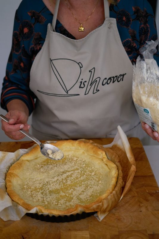 Rabarber-appeltaart - amandelpoeder op bodem
