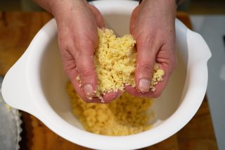 Kruimelcake met frambozen - kruimeldeeg
