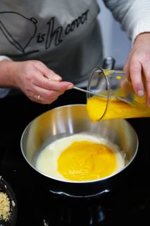 Mango ladoo - mangopuree bij gecondenseerde melk
