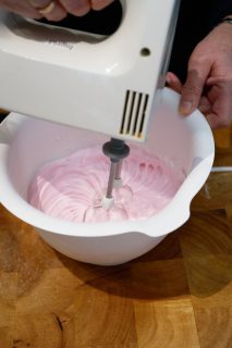 Roze macarons - mixen