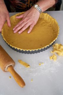 Appeltaart met boterdeeg - deeg in bodem