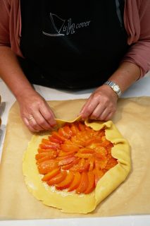 Galette met abrikozen - toevouwen galette