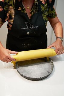 Torta della nonna - deeg op taartvorm