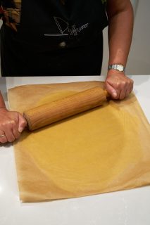 Torta della nonna - deeg plat rollen