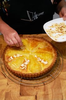 Bourdaloue, Franse perentaart - amandelschilfers op taart