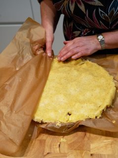 Vegan appeltaart - deeg op taart