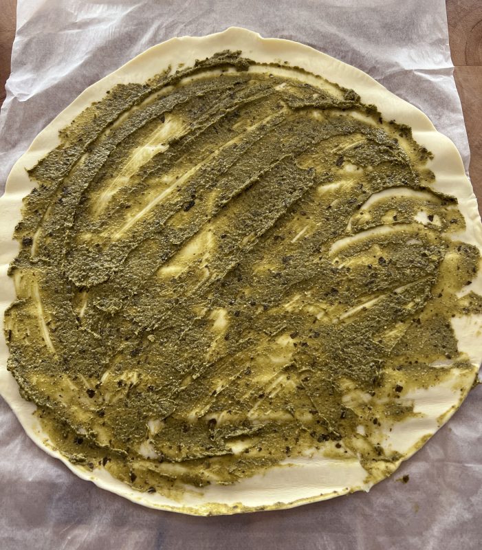 Bladerdeeghapje met pesto - bladerdeeg met pesto