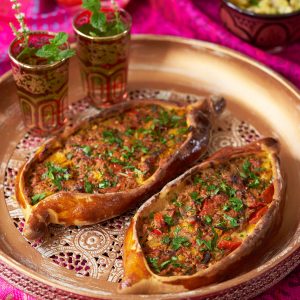 Turkse pide met lamsmerquez recept