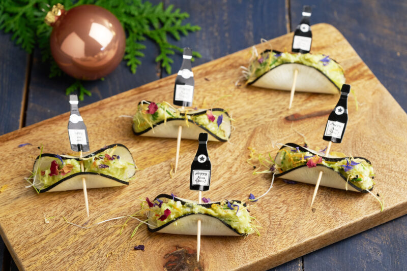 Rammenasrolletje met ei en avocado