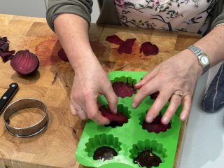 mini tarte tatin met geroosterde rode biet