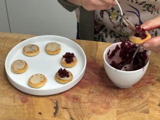 toast met bietentartaar en faux gras